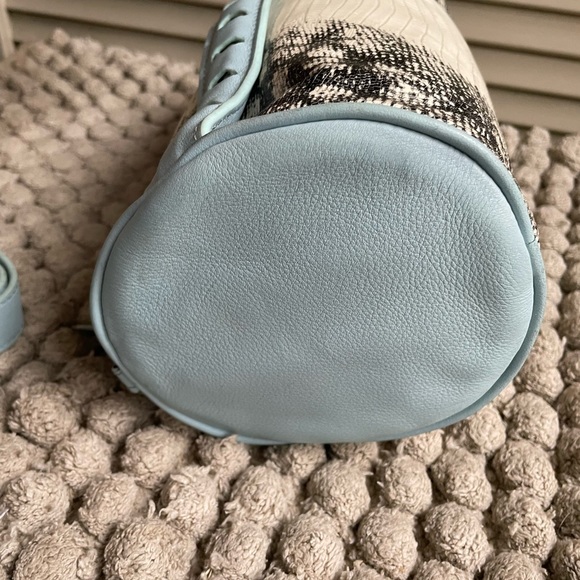 π₯ L.A.M.B. crossbody - Picture 12 of 17